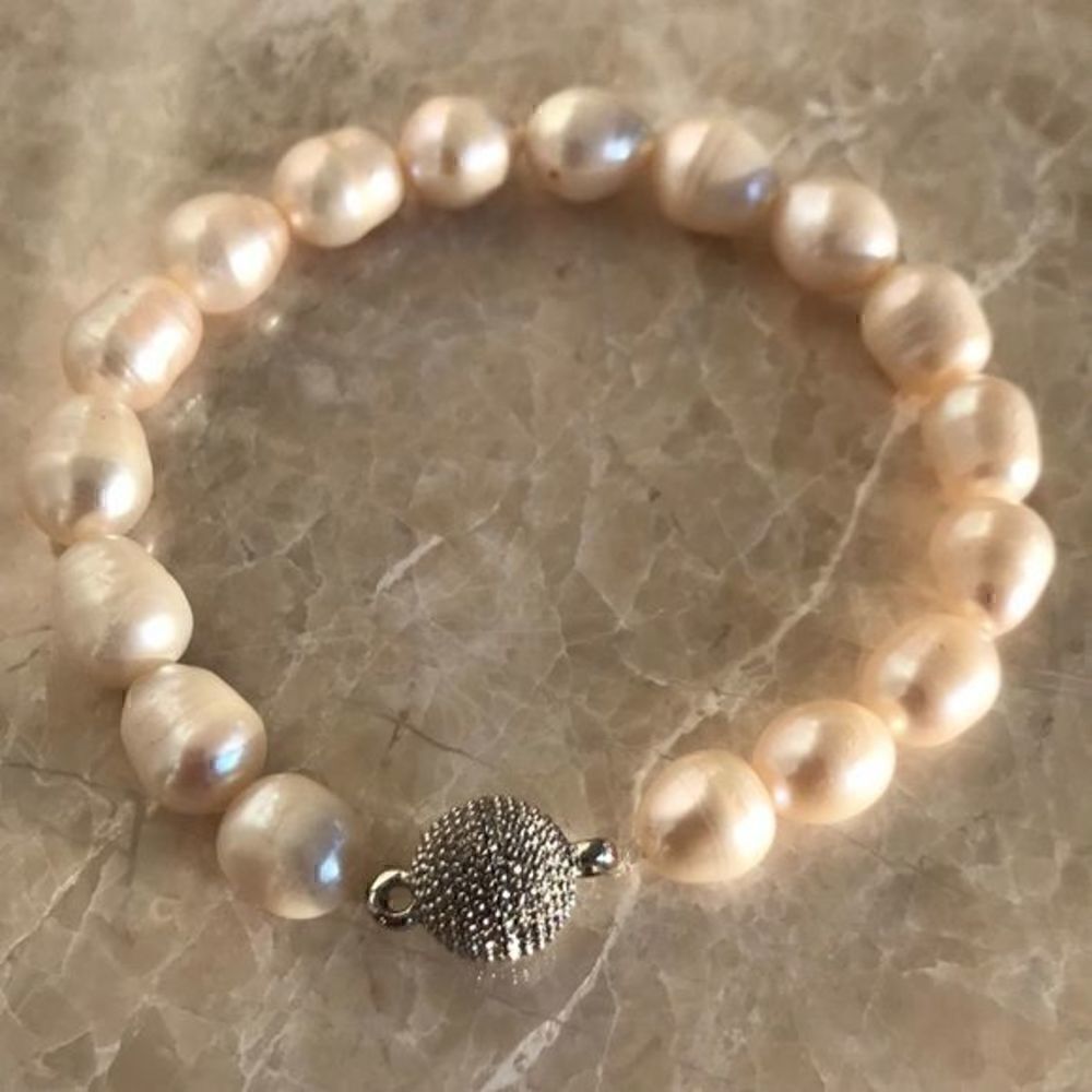 Mother of pearls bracelet